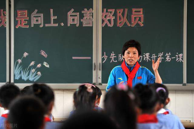 电影《我爱你！》延续了导演韩延的前作《滚蛋吧！肿瘤君》、《送你一朵小红花》的现实基调与治愈风格，以及对于爱与生命议题的探讨与哲思，罕见聚焦老年群体的现实命运与爱情悲喜，将如何面对老去的终极命题延展至观众心间，颇具现实洞察与人文关怀，势必将引发每一位普通人的思考与共鸣